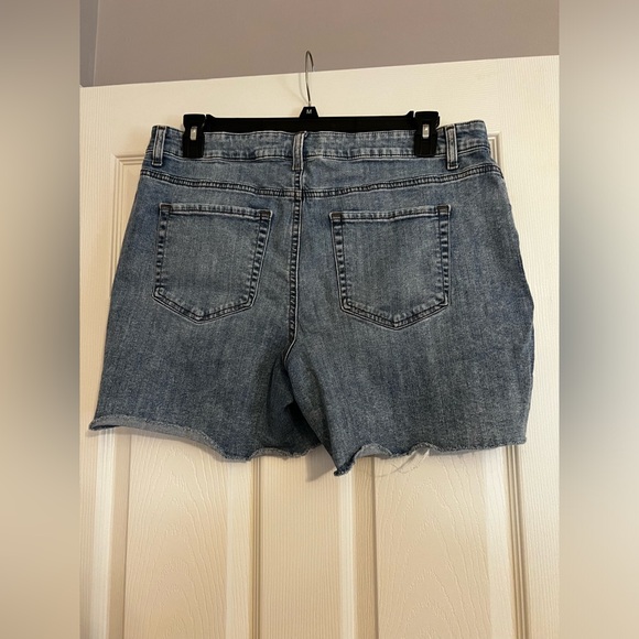 Maurice’s denim button fly shorts—Size 14W - Picture 2 of 7